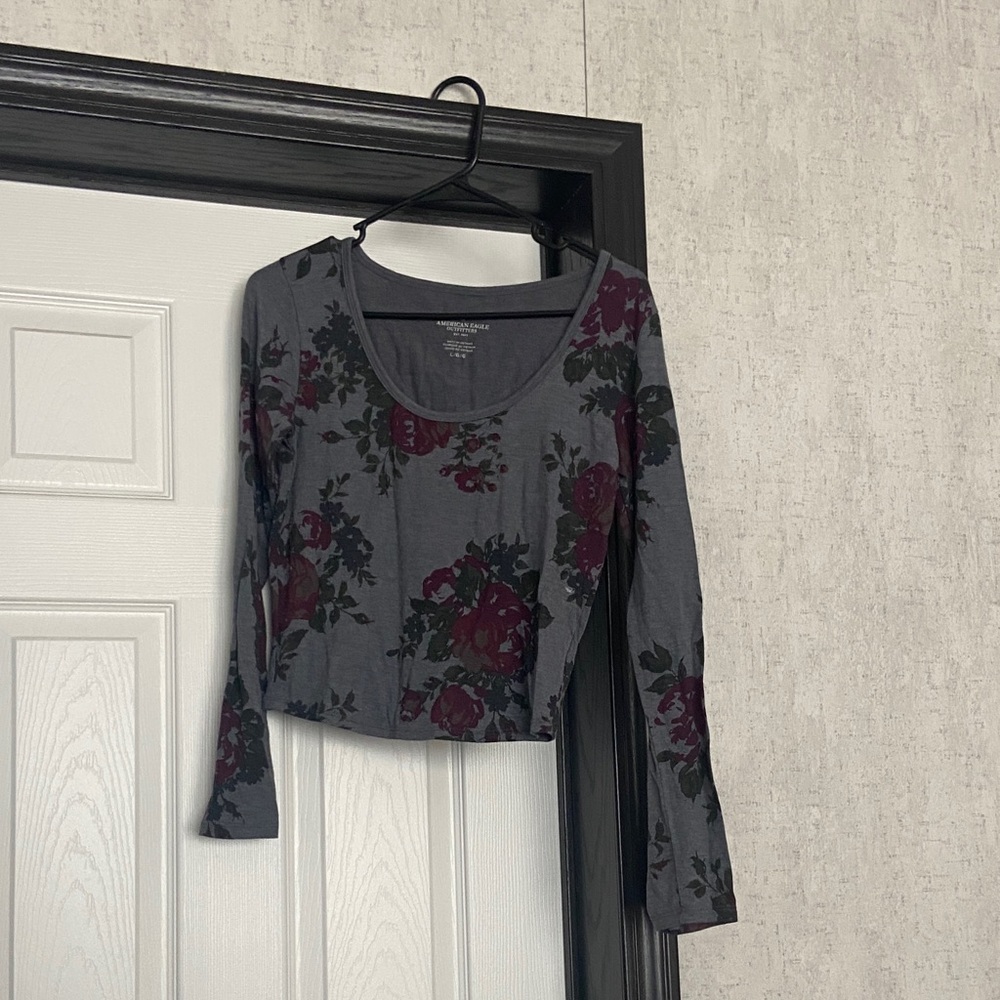 NWOT American eagle Gray Floral Long Sleeve Top size large